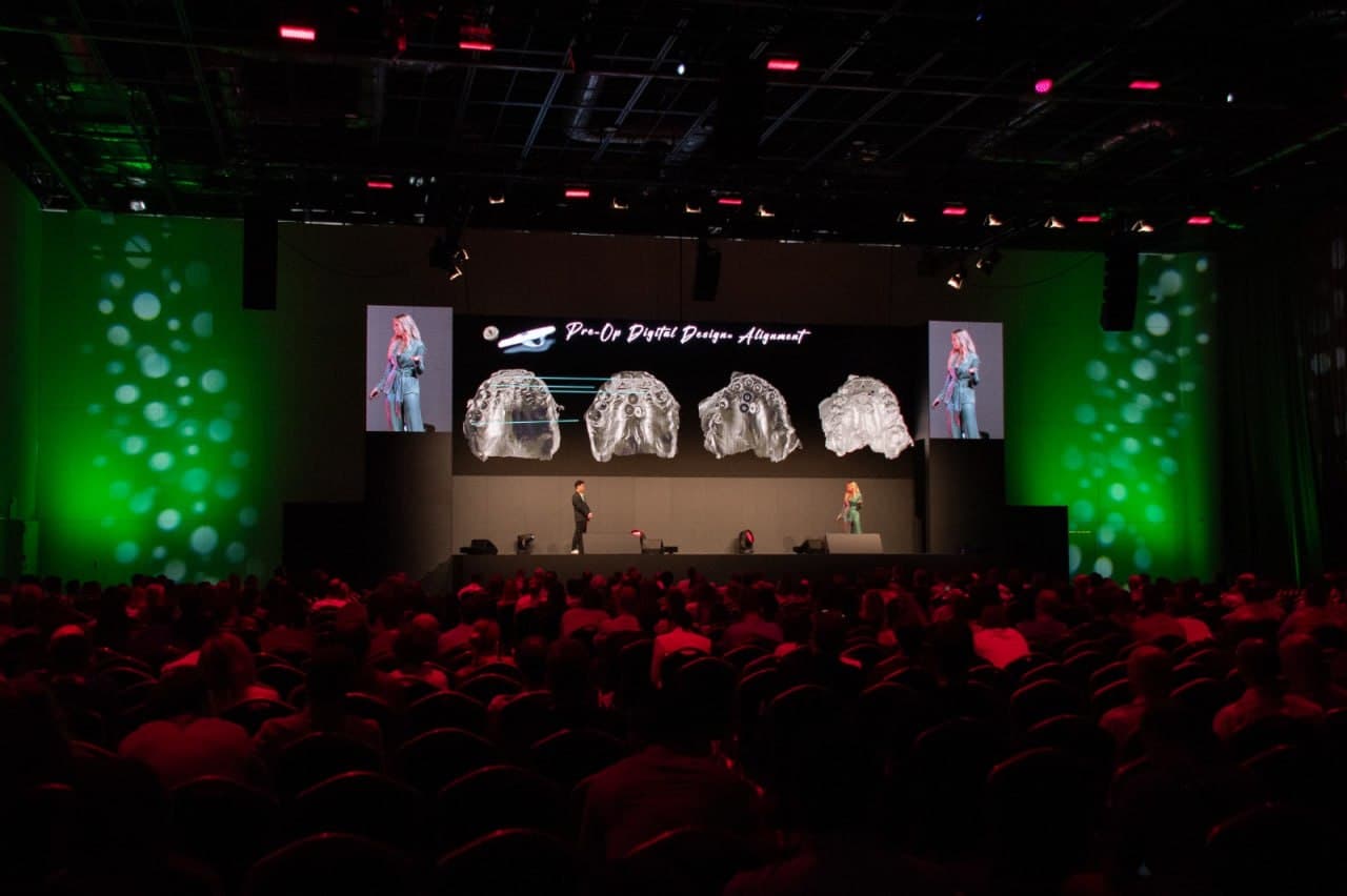 Dr. Kim Schlam co-lecturing with Dr. Mark Schlam on Pre-Ortho Digital Design Alignment